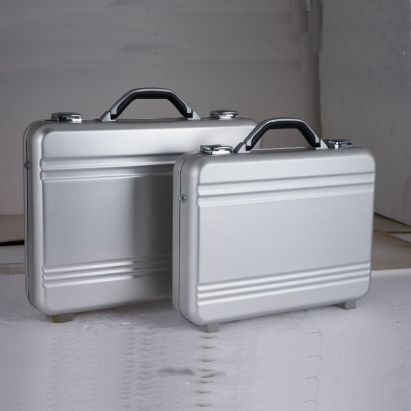 small suitcase without wheels